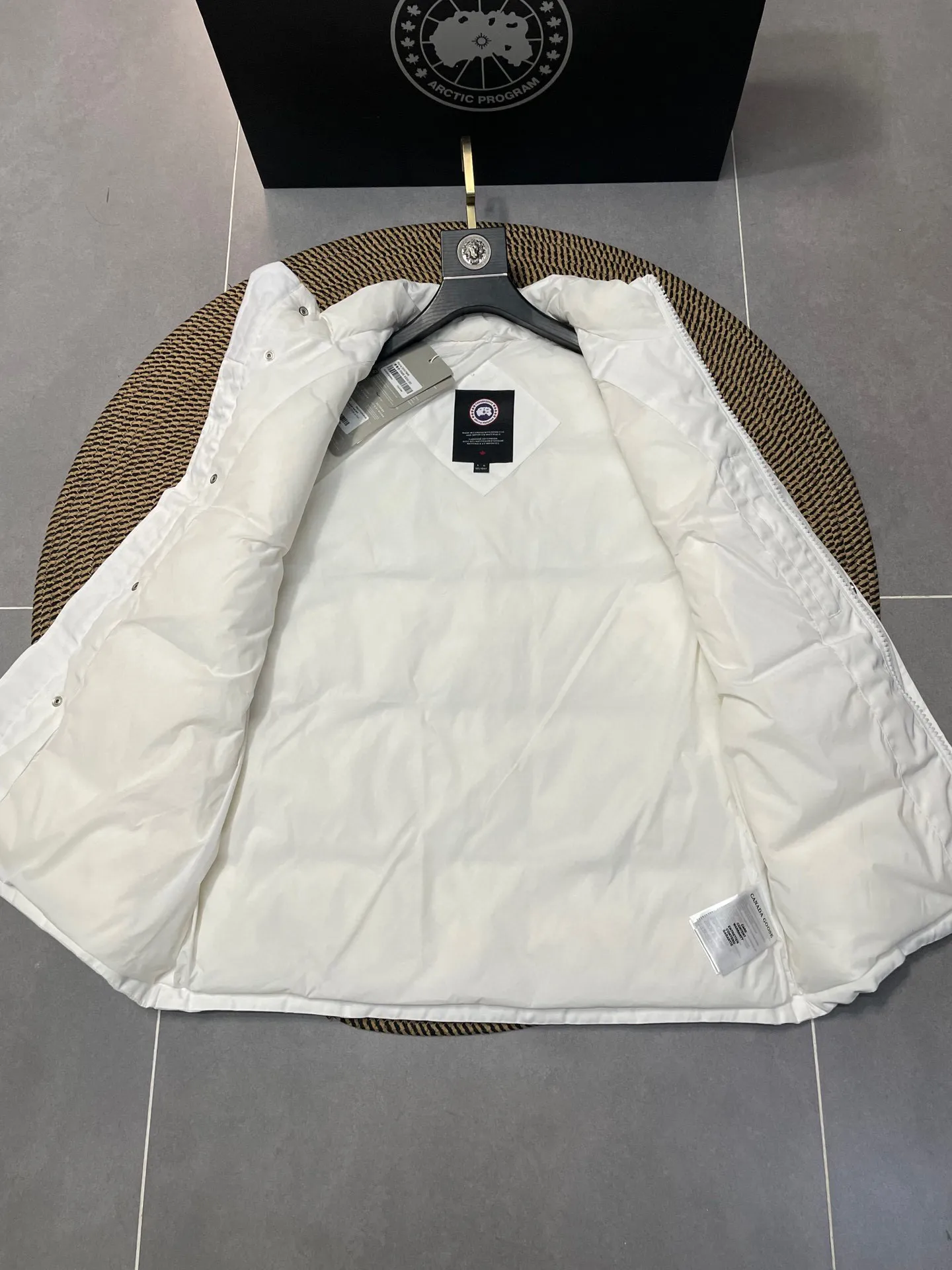 P560 Correct Version Top Replica] 2057MW Paradigm Freestyle Vest-WD Men's Model. Color: White Black Size: XS S M L XL XXL